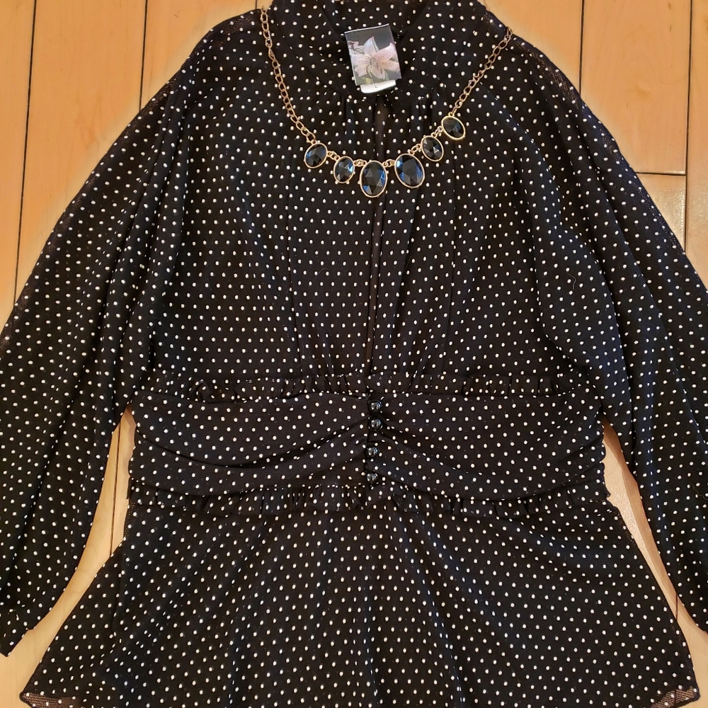 Lily White 3/4 sleeve polka dot top